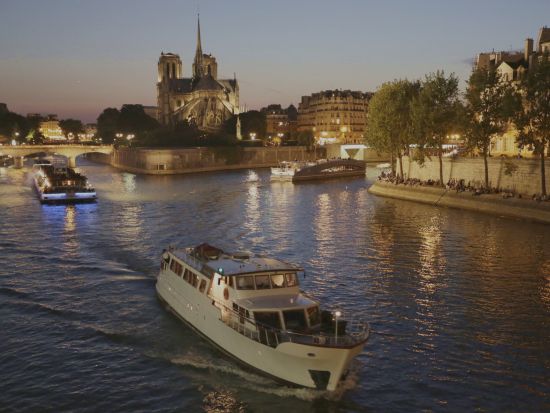 最高級クルーズ船ヨット・ド・パリ  セーヌ川ディナークルーズ＜ミシュラン一ツ星／ベンツの貸切送迎付＞by [みゅう]