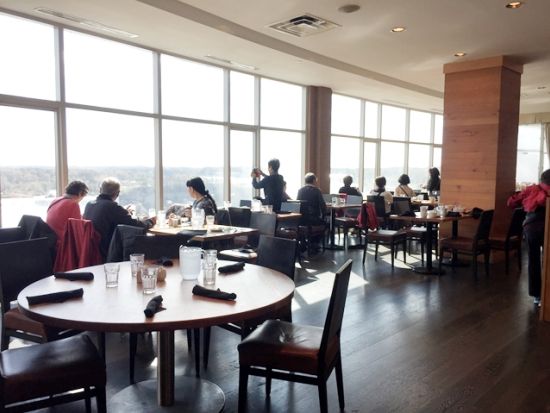 ナイアガラ 2泊3日ツアー　ナイアガラの滝クルーズ＆ライトアップした滝も見えるシェラトン・フォールズビューホテル宿泊 ＜往復空港送迎付き／英語ガイド＞