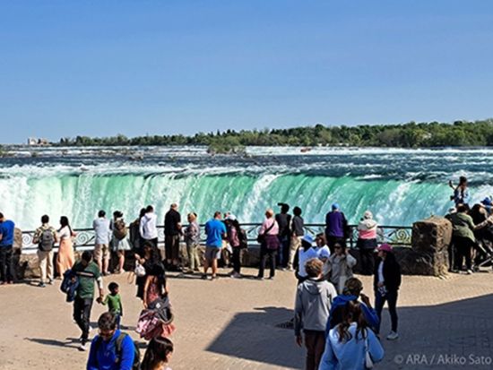 ナイアガラの滝 日帰りツアー　ナイアガラの滝クルーズ＆ナイアガラ・オン・ザ・レイク観光＆ワイナリー試飲付き ＜日本語ガイド／トロント発＞
