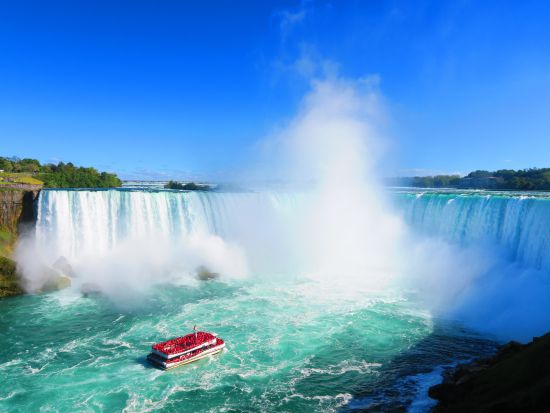ナイアガラ 2泊3日ツアー　ナイアガラの滝クルーズ＆ライトアップした滝も見えるシェラトン・フォールズビューホテル宿泊 ＜往復空港送迎付き／英語ガイド＞