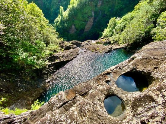 タマリンドの滝ハイキングツアー　ガイド付ハイキング＋天然プール遊泳　モーリシャスの山の大自然を満喫する冒険旅＜英語／午前／約3時間／混載2～6名／送迎付＞