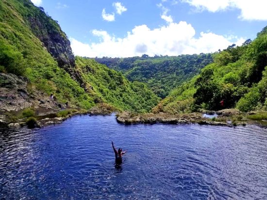 タマリンドの滝ハイキングツアー　ガイド付ハイキング＋天然プール遊泳　モーリシャスの山の大自然を満喫する冒険旅＜英語／午前／約3時間／混載2～6名／送迎付＞