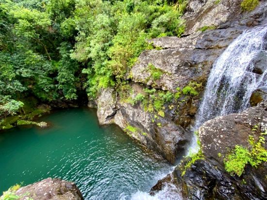 タマリンドの滝ハイキングツアー　ガイド付ハイキング＋天然プール遊泳　モーリシャスの山の大自然を満喫する冒険旅＜英語／午前／約3時間／混載2～6名／送迎付＞