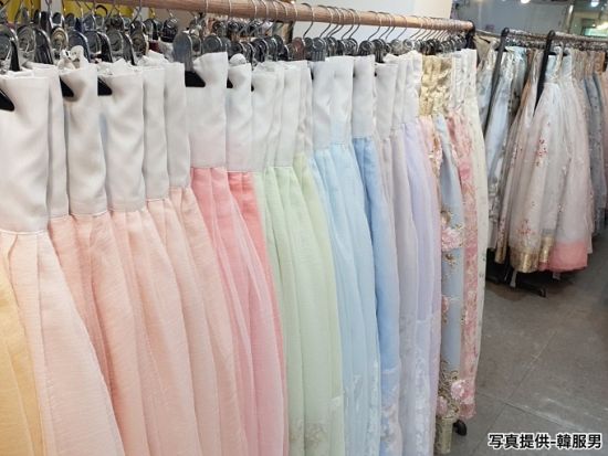 韓服レンタルクーポン【店舗名：韓服男（ハンボクナム）】伝統衣装を着て街歩きを楽しめる ＜景福宮店／女性・男性衣装＞