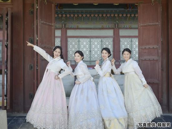 韓服レンタルクーポン【店舗名：韓服男（ハンボクナム）】伝統衣装を着て街歩きを楽しめる ＜景福宮店／女性・男性衣装＞