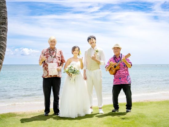 ハワイ　1日完結挙式（ビーチウェディング）カハラビーチ　ビーチフォト撮影付き！（撮影・衣装・メイク）