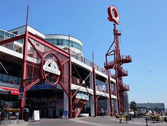 Lonsdale-Quay-Market-02-600