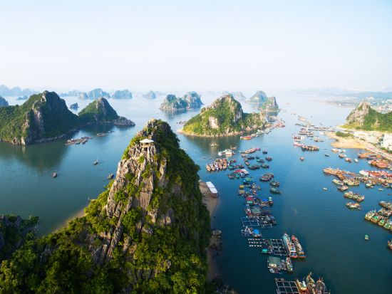 世界遺産ハロン湾日帰りツアー　スンソット鍾乳洞＋ルオン洞窟でのカヤック＋ティートップ島上陸　夕日鑑賞パーティーあり＜6時間クルーズ／英語ガイド／海鮮ランチ＞