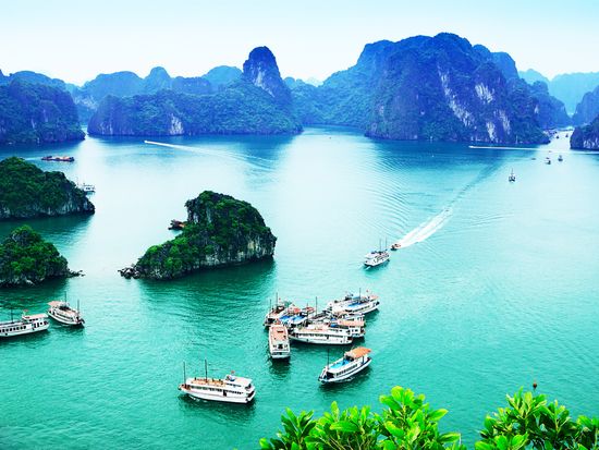 Vietnam_Ha Long Bay_shutterstock_168062537
