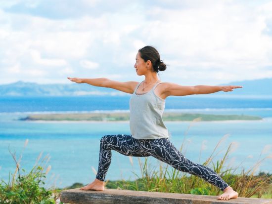 【貸切】プライベートSUP＆ヨガ体験 海の上で極上のリラックス体験 女性インストラクターによるレクチャー付！＜約2時間／送迎付／小浜島＞
