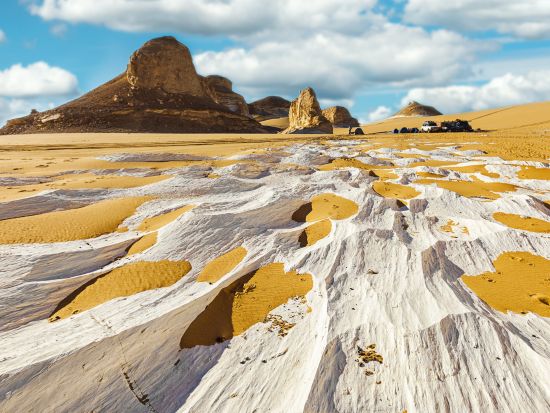 【カイロ発 バハレイヤ・オアシス 1泊2日】専用4WD車で駆け抜ける！白砂漠＆黒砂漠 ツアー＜日本語／専用車＞