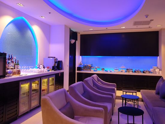 Oman-Air-Lounge-BKK-2