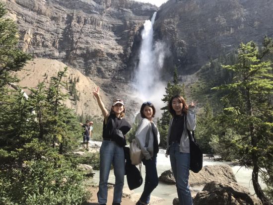 世界遺産カナディアンロッキー 2日間からの観光パッケージ　カルガリー空港往復送迎＆ヨーホーとモレーン湖観光 ＜5～10月／日本語ガイド＞