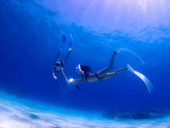 ケラマ体験スキンダイビングツアー 話題のスキンダイビングでマーメイド気分♪カラフルな魚やウミガメに出会えるチャンス＜半日／初心者OK／那覇発＞