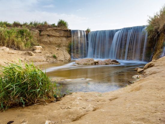 世界遺産クジラの谷とワディ・エル・ライアン自然保護区 日帰り観光ツアー　マジックレイク湖畔でピクニックランチ付き＜日本語／送迎付／カイロ発／専用車＞