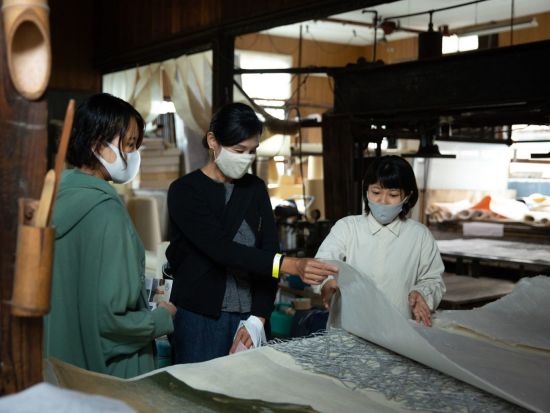 越前ものづくり工房見学ツアー 柳瀬良三製紙所+長田製紙所+岡太神社・大瀧神社 7歳から参加OK＜3時間／越前市＞