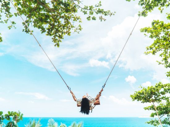 ロックビーチスウィング入場　海が見えるフォトジェニックスポットで写真を撮ろう☆象乗りやジップライン付きプランもご用意！＜ホテル送迎付き＞