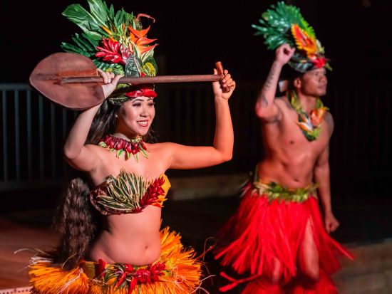 伝統ルアウ＆フラ　ハワイアンショー『ギリガンズ アイランド ルアウ』＜優先入場VIP席あり／ビュッフェ夕食／飲み放題／マウイ ヌイ ゴルフクラブ内＞