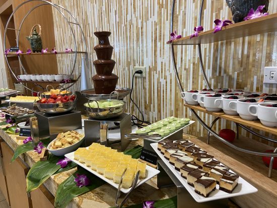 ザ・ビュッフェ・アット・ハイアット（The Buffet at Hyatt）　夕食ミールクーポン　オープンエアのレストランで豪華ビュッフェディナー