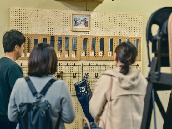 越前ものづくり工房見学ツアー 山謙木工所と龍泉刃物の2つの工房巡り 7歳から参加OK＜2.5時間／越前市＞