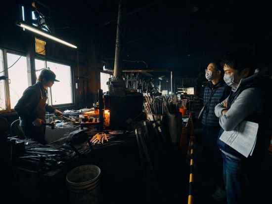 越前ものづくり工房見学ツアー 山謙木工所と龍泉刃物の2つの工房巡り 7歳から参加OK＜2.5時間／越前市＞