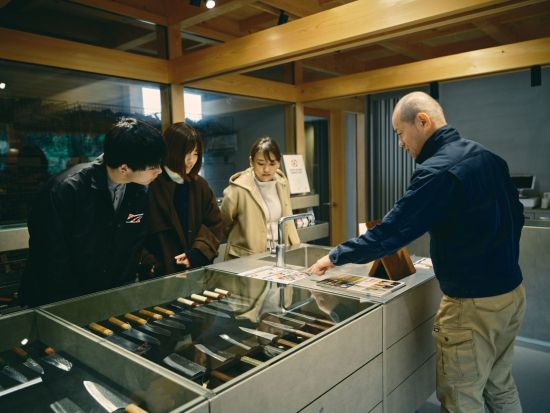 越前ものづくり工房見学ツアー 山謙木工所と龍泉刃物の2つの工房巡り 7歳から参加OK＜2.5時間／越前市＞