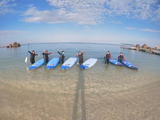 SUPで海上を優雅に満喫♪景色を眺めながらクルージング体験 SUPAパドルボードインストラクター引率で安心＜無料撮影／送迎あり／北谷発＞
