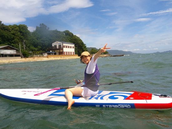 【1日1組限定】SUP体験＆テントサウナ 水風呂代わりに海へダイブ！高松から船で20分の女木島で離島を満喫＜7時間／4～11月／昼食付／ペットOK／女木島＞