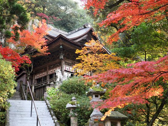 那谷寺 本殿紅葉.jpg