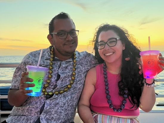 サンセット＆花火鑑賞セーリング アリアⅡ号　ワイキキの夜空に打ち上がる花火とライブDJの船上パーティー！1ドリンク付き＜金曜日限定／ケワロ湾発＞