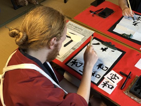 しゃもじに書道体験　宮島名物のしゃもじにお気に入りの文字や言葉を書いて、オリジナルの作品を作ろう！＜宮島＞