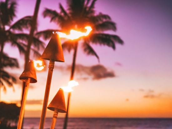 伝統ルアウ＆フラ ハワイアンショー　ハレ・ホアロハ・ルアウ（マウナ ラニ オーベルジュ リゾート）＜金催行／ビュッフェ夕食／ソフトドリンク飲み放題＞