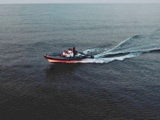 【完全貸切】江の島プライベートサンセットクルーズ 船上でゆったりと寛ぎながらサンセットのロケーションを堪能 ＜40分／2人～8名／江ノ島＞