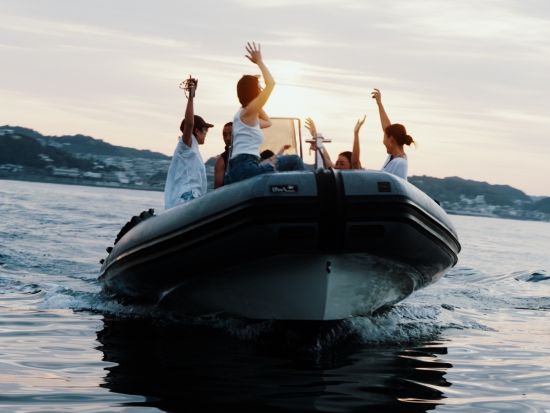 【完全貸切】江ノ島クルーズ 船上でゆったりと寛ぎながら美しい景色を堪能 ＜40分／2人～8名／江ノ島＞