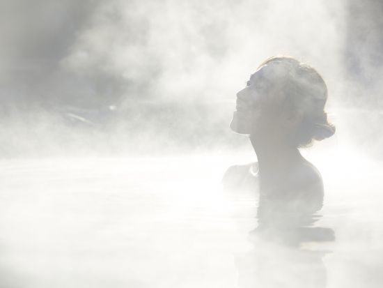 チェナ温泉日帰りツアー　屋外温泉で心身ともにリフレッシュ 温泉入浴料込み ＜日本語ガイド／フェアバンクス発＞