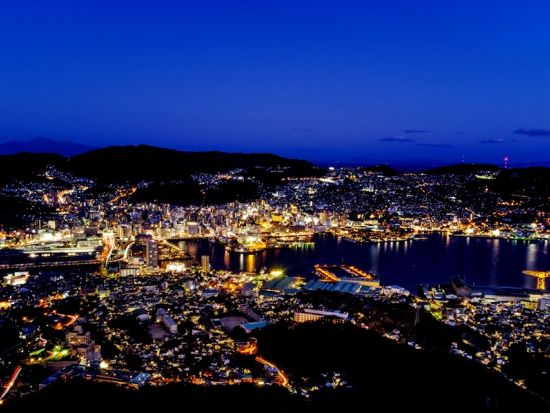 【日帰りバスツアー】長崎 稲佐山展望台 夜景見学ツアー　世界新三大夜景のひとつ 長崎の美しい夜景を稲佐山から一望！＜長崎市内ホテル発着＞