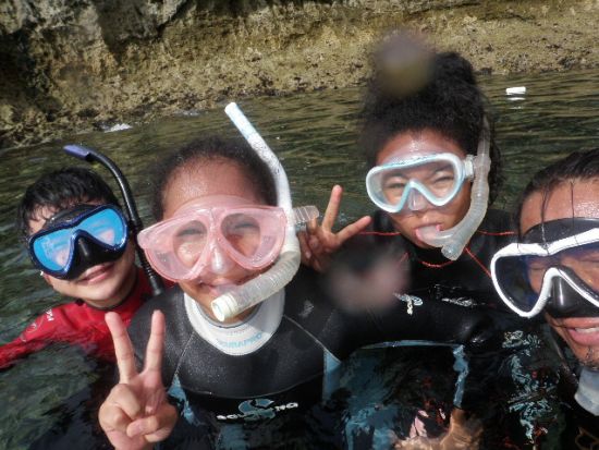 青の洞窟シュノーケリング体験 ビーチから開催されるプライベート体験ツアーでのんびり楽しめる♪＜貸切／10歳～60歳／北谷発＞