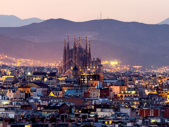 Spain_Barcelona_Sagrada Familia_shutterstock_691677589
