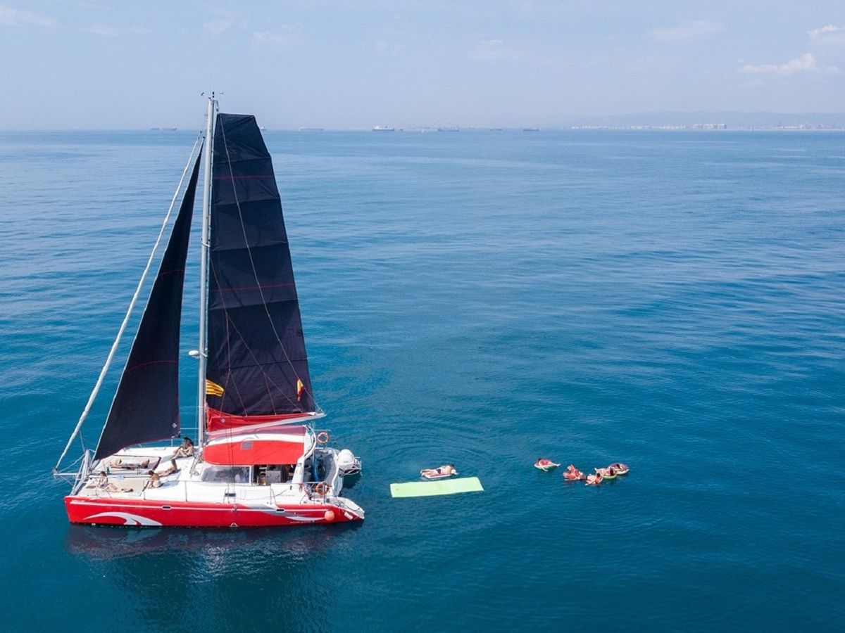 カタマランクルーズツアー 海上からバルセロナを堪能！ ゆったり楽しむ