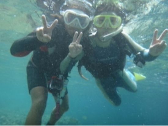 ビーチシュノーケリング体験 プライベート開催でリフレッシュ！夕日とソフトコーラルの綺麗さで有名な宮城海岸をのんびり満喫♪＜貸切／10歳～60歳／北谷発＞