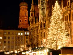 Marienplatz_Christmas Market_pixta_1972547_M
