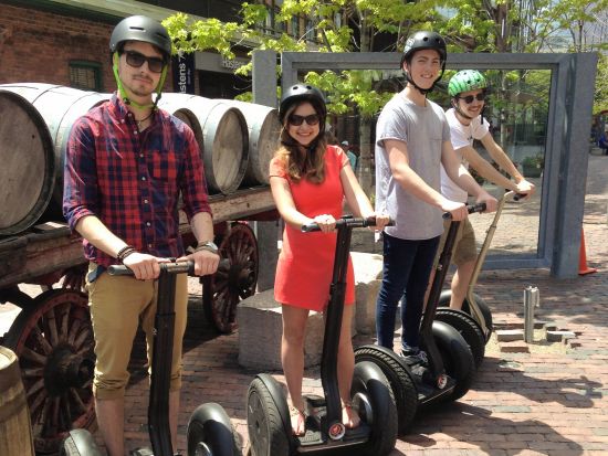 トロント セグウェイ 30分体験ツアー　ディスティラリー地区コース ＜英語ガイド＞