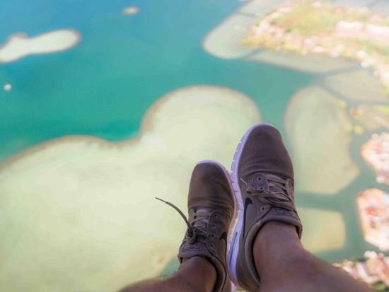 ヘリコプター遊覧飛行　貸切フライトでオアフ島の絶景を空撮！ドアなし＆窓際席確約のフォトグラファー向けツアー＜フライト50～60分／英語パイロット＞