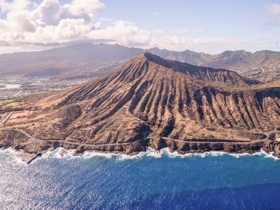 ヘリコプター遊覧飛行　貸切フライトでオアフ島の絶景を空撮！ドアなし＆窓際席確約のフォトグラファー向けツアー＜フライト50～60分／英語パイロット＞