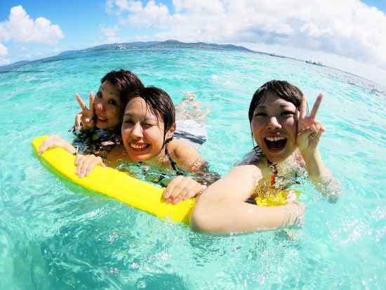 ウミガメシュノーケル & 幻の島上陸 & 竹富島フリー観光1日ツアー 八重山の魅力をギュッと詰め込んだ大満足プラン！＜お迎え付／石垣島発＞