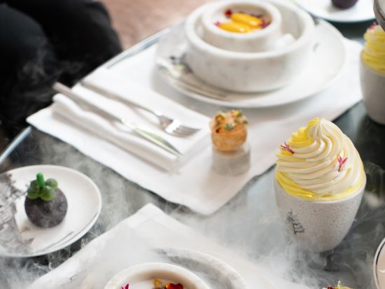 フォー シーズンズ ホテル バンコク「 Four Seasons Hotel Bangkok」アフタヌーンティー食事券&事前予約サービス＜サパーンタクシン駅＞ 