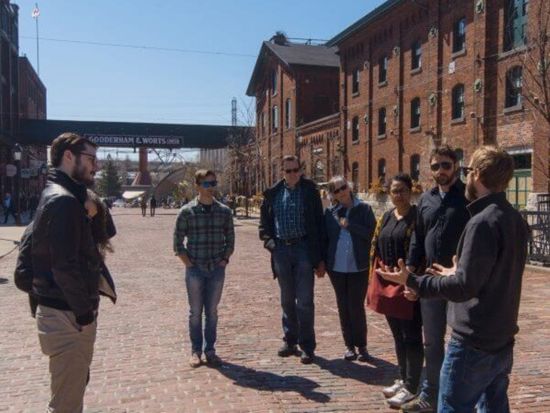 トロント ディスティラリー地区　ウォーキングツアー ＜英語ガイド＞