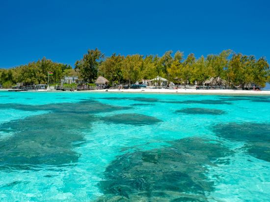 イル・デ・ドゥ・ココス島（ブルー・ベイ）日帰りボートツアー BBQランチ＆ドリンク飲み放題付き！＜火・木・土曜催行／ホテル送迎付き＞