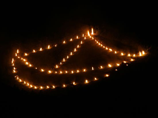 五山の送り火鑑賞ツアー 五山の送り火全部見せ！ 京都老舗料亭のお弁当付き（2026/8/16限定）＜3時間半／京都市内発着＞