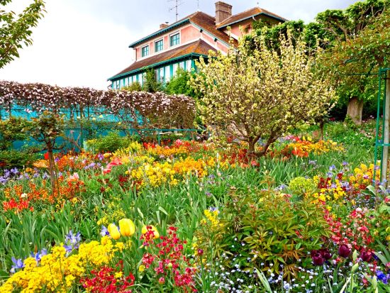 ジヴェルニーとオーヴェル・シュル・オワーズ貸切観光ツアー　印象派の巨匠モネとゴッホの終焉の地を巡る旅＜4～11月／専用車／1-6名／日本語ガイド＞